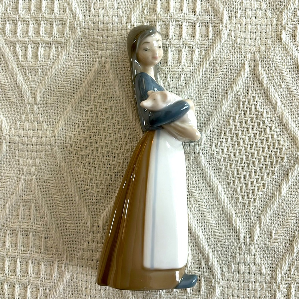 Lladro girl with pig figurine #1011